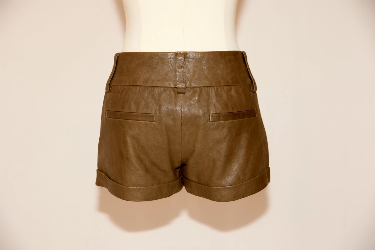 VNTG Genuine leather Alice + Olivia shorts - Size 4
