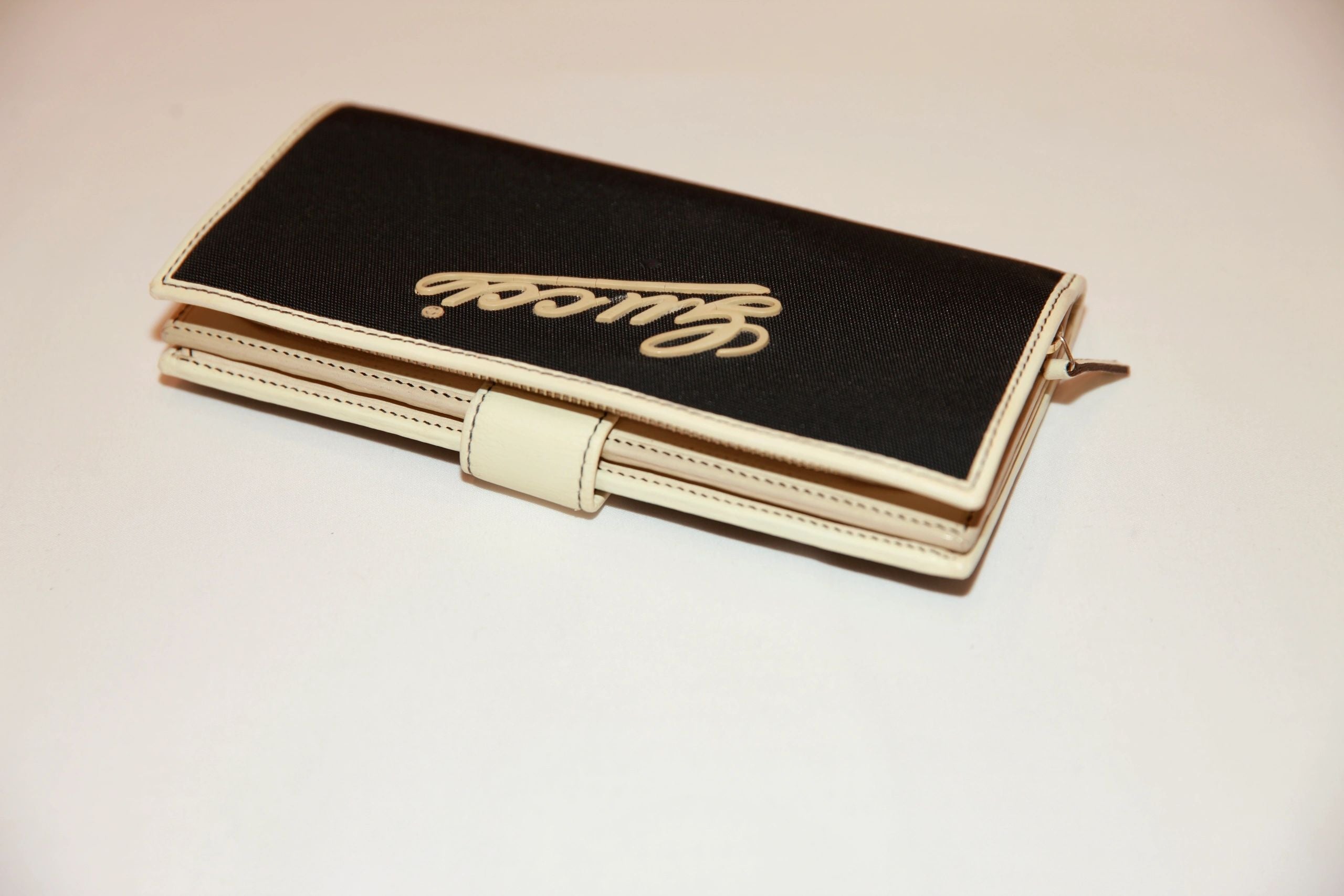 VNTG Retro navy Gucci wallet