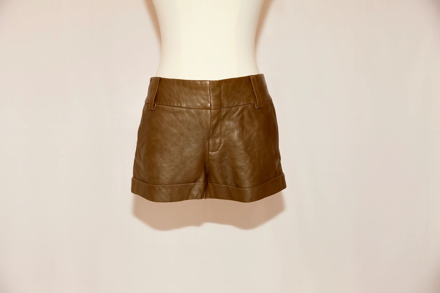 VNTG Genuine leather Alice + Olivia shorts - Size 4