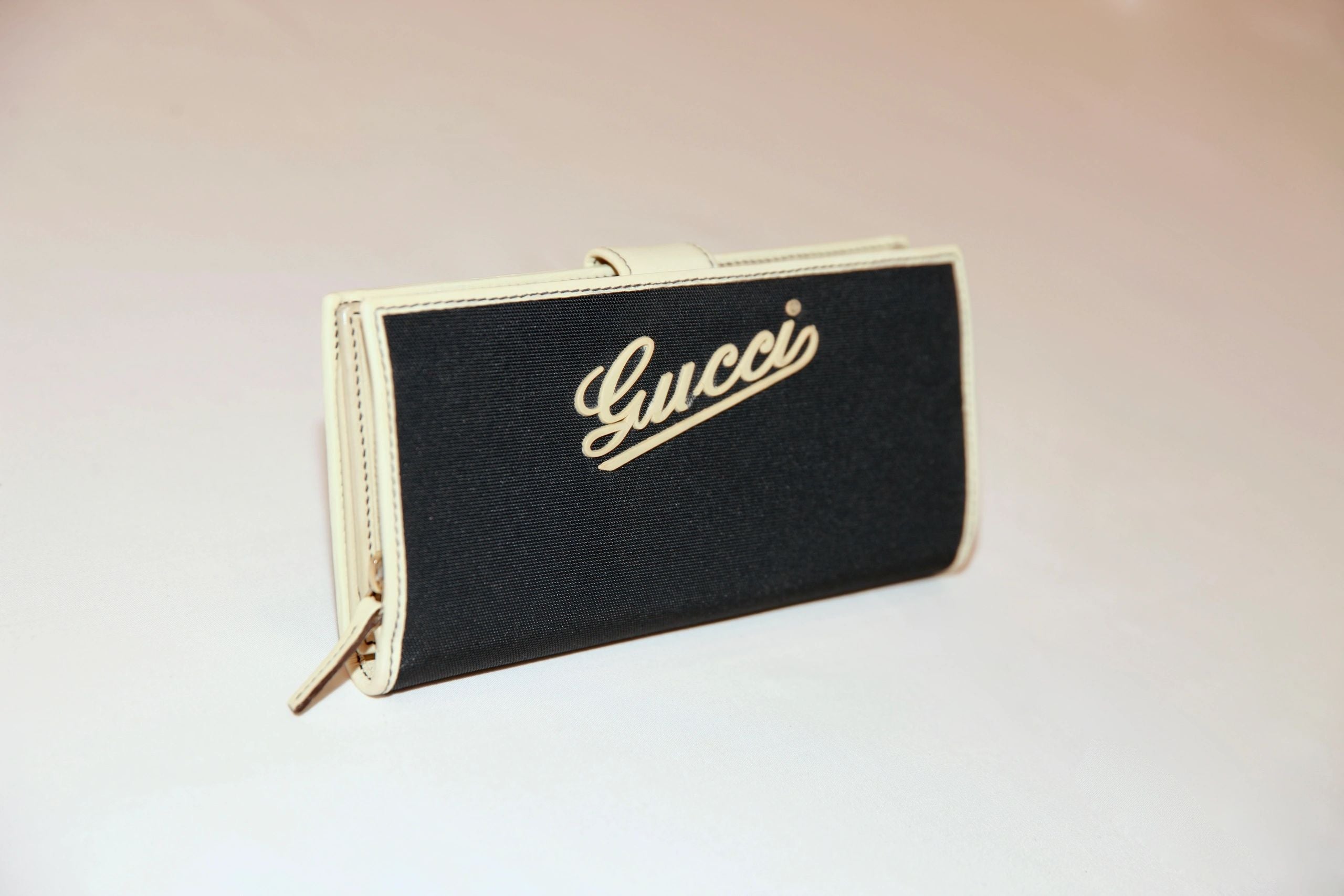 VNTG Retro navy Gucci wallet