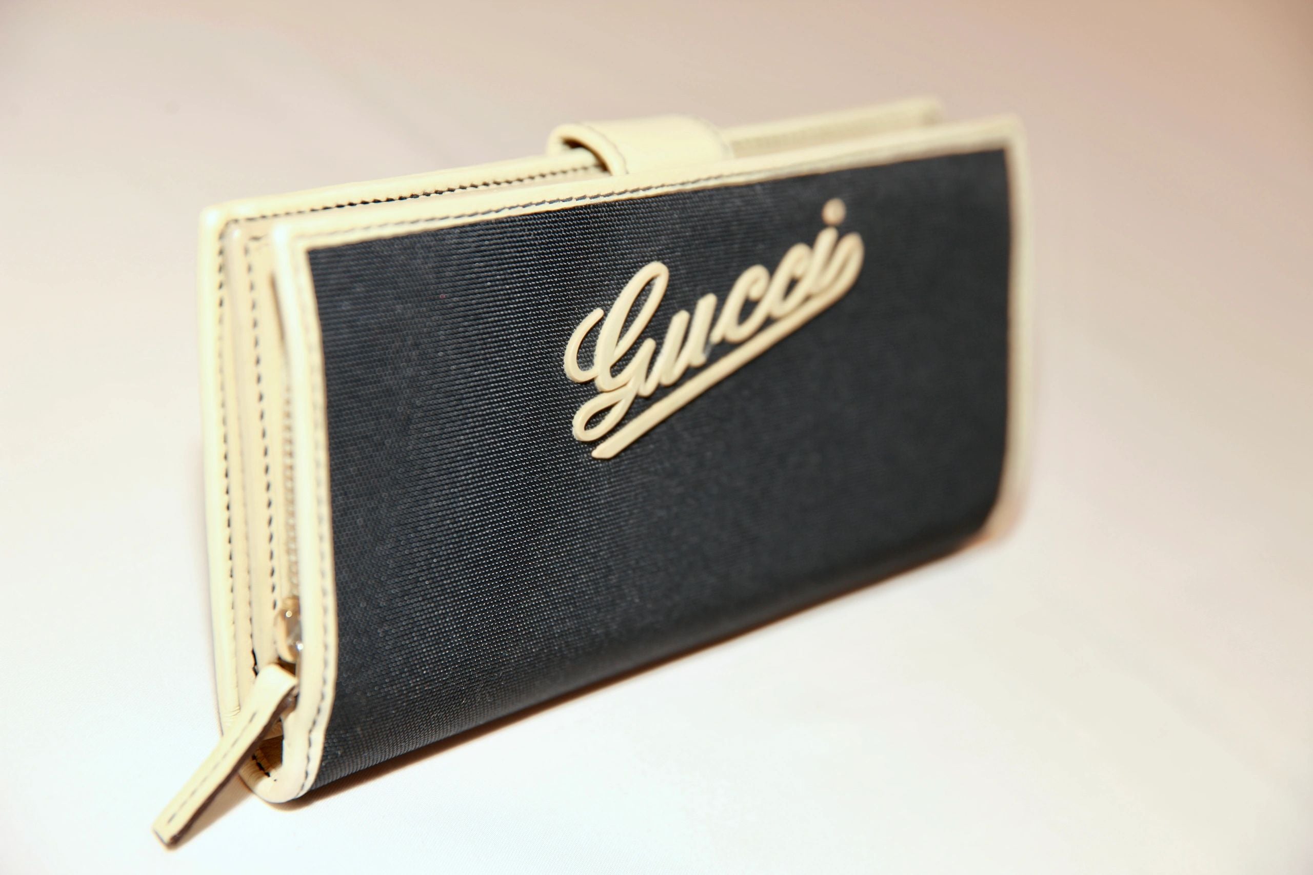 VNTG Retro navy Gucci wallet
