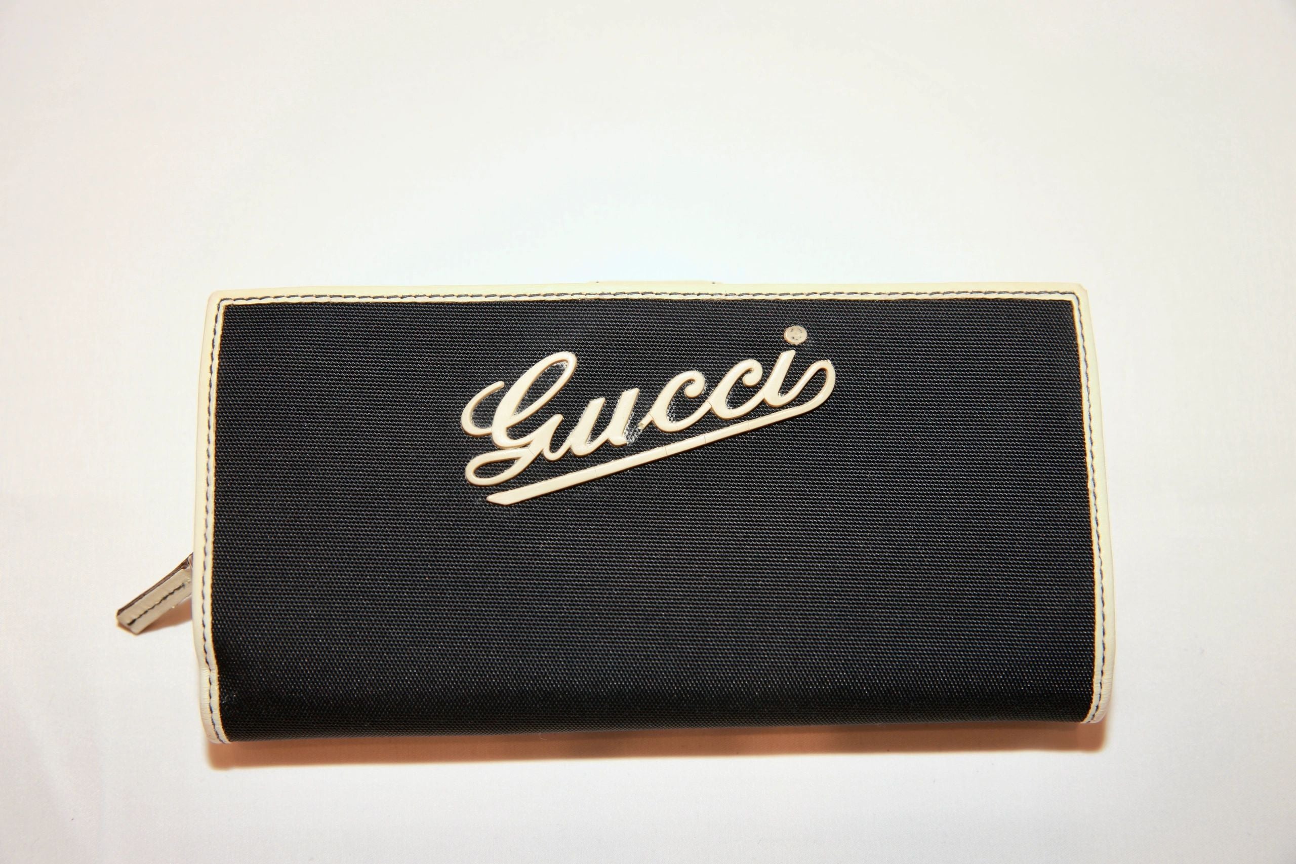 VNTG Retro navy Gucci wallet