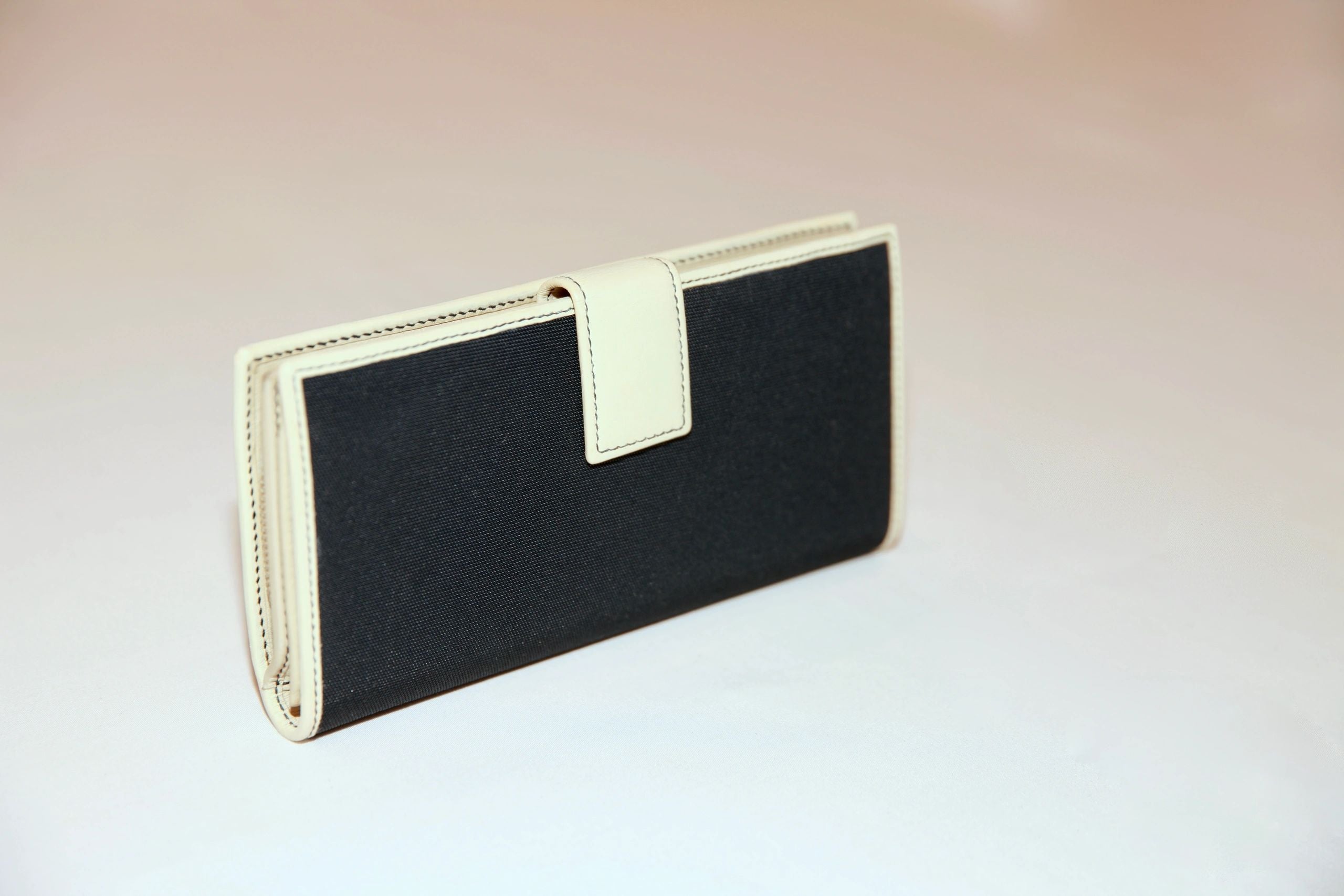 VNTG Retro navy Gucci wallet