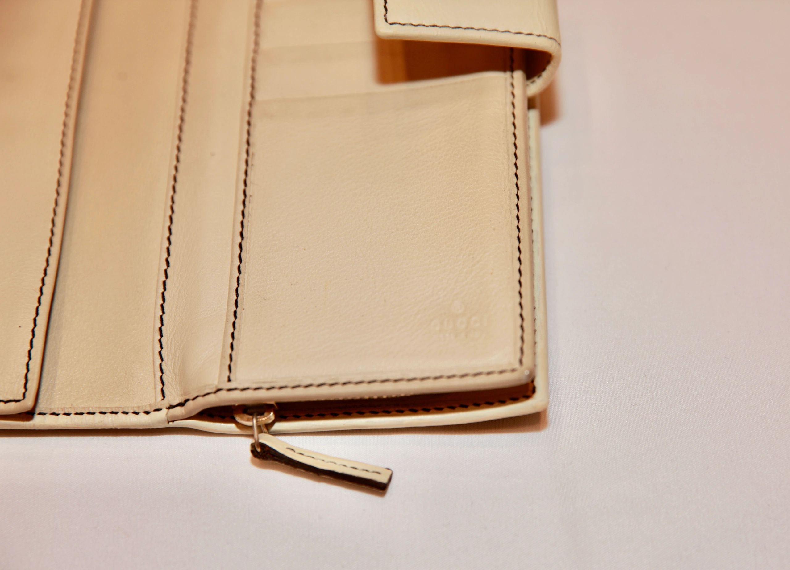 VNTG Retro navy Gucci wallet