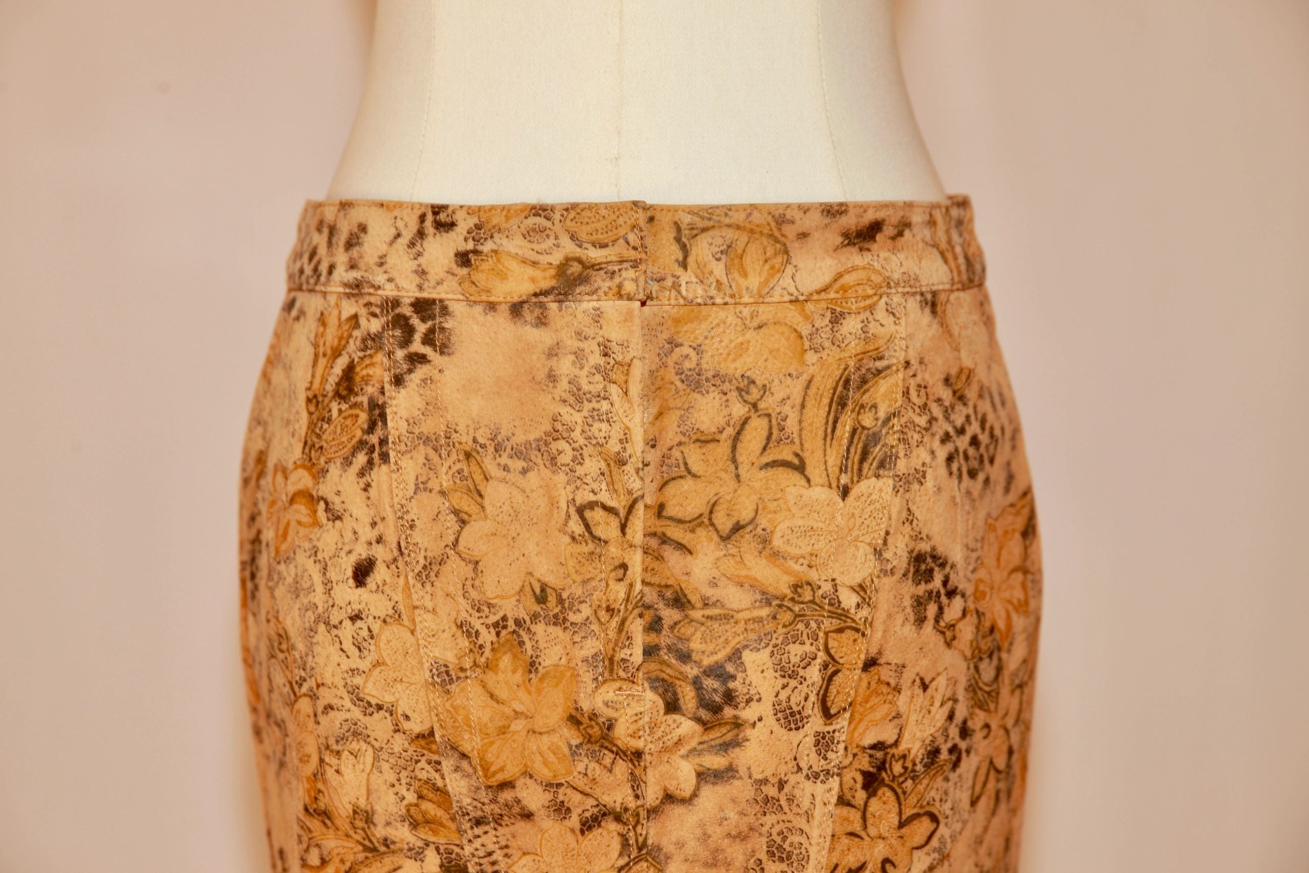 VNTG Genuine Leather Animal Floral Mini Skirt – Size 4