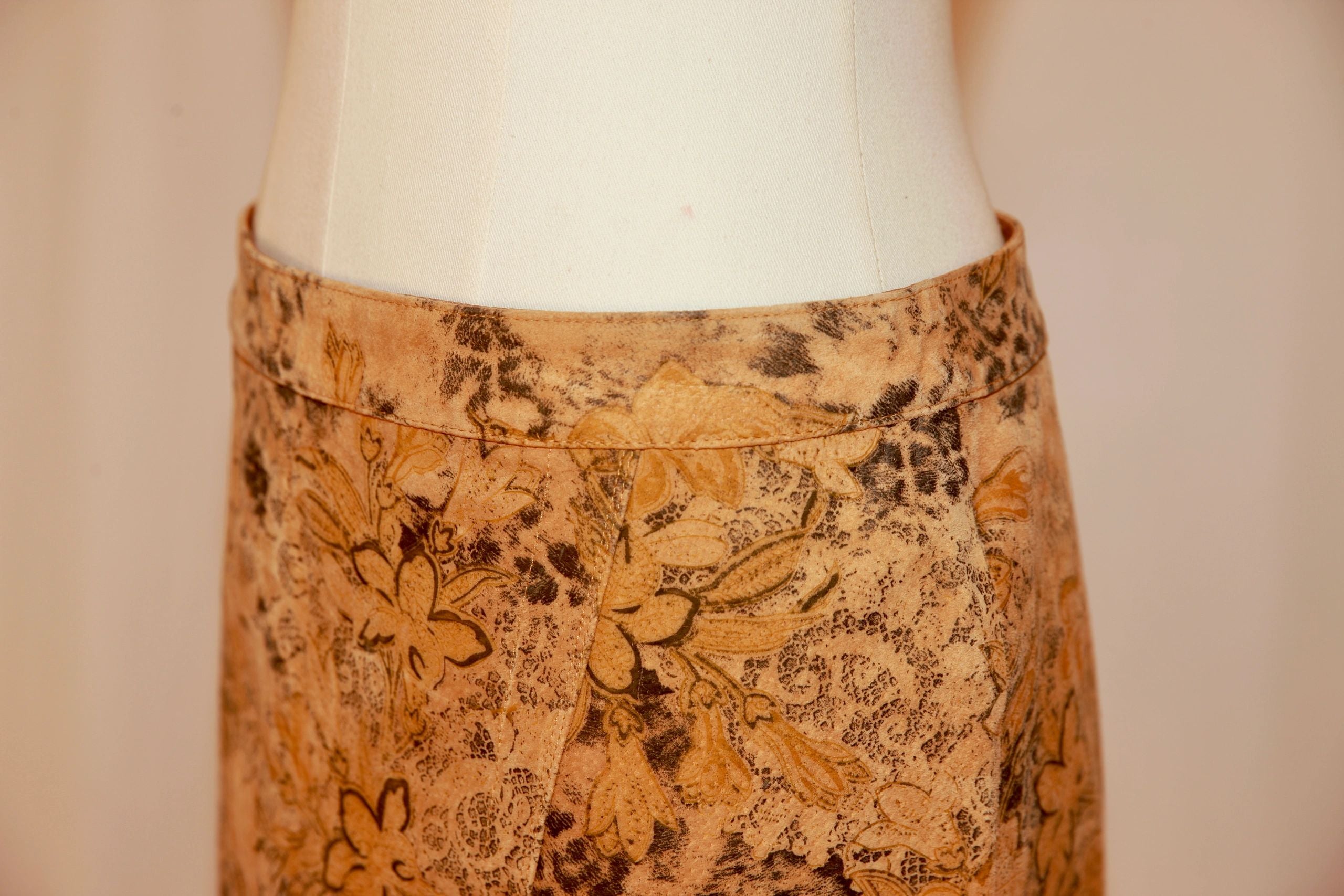 VNTG Genuine Leather Animal Floral Mini Skirt – Size 4