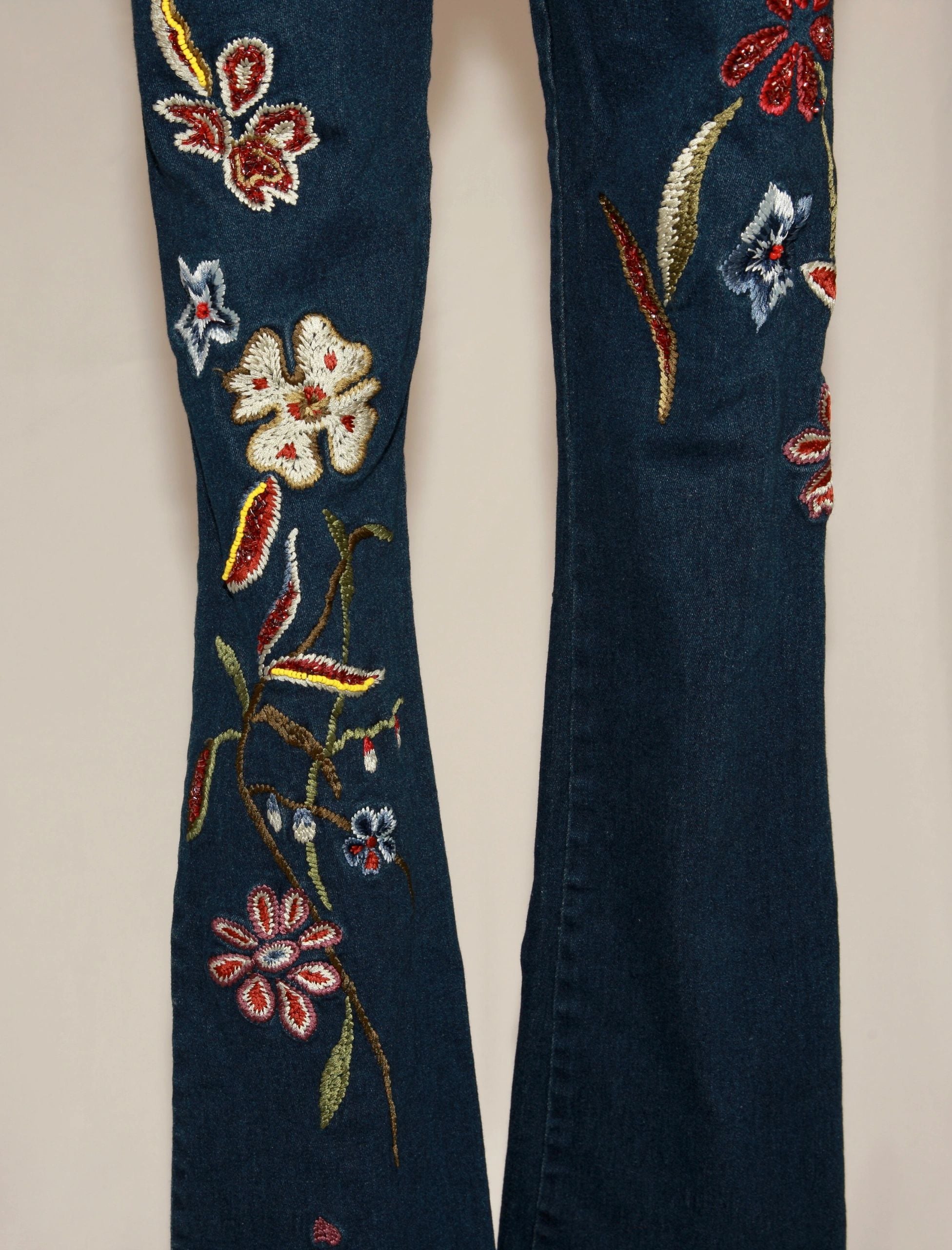 VNTG Embroidered Mandalay bootcut jeans - Size 4